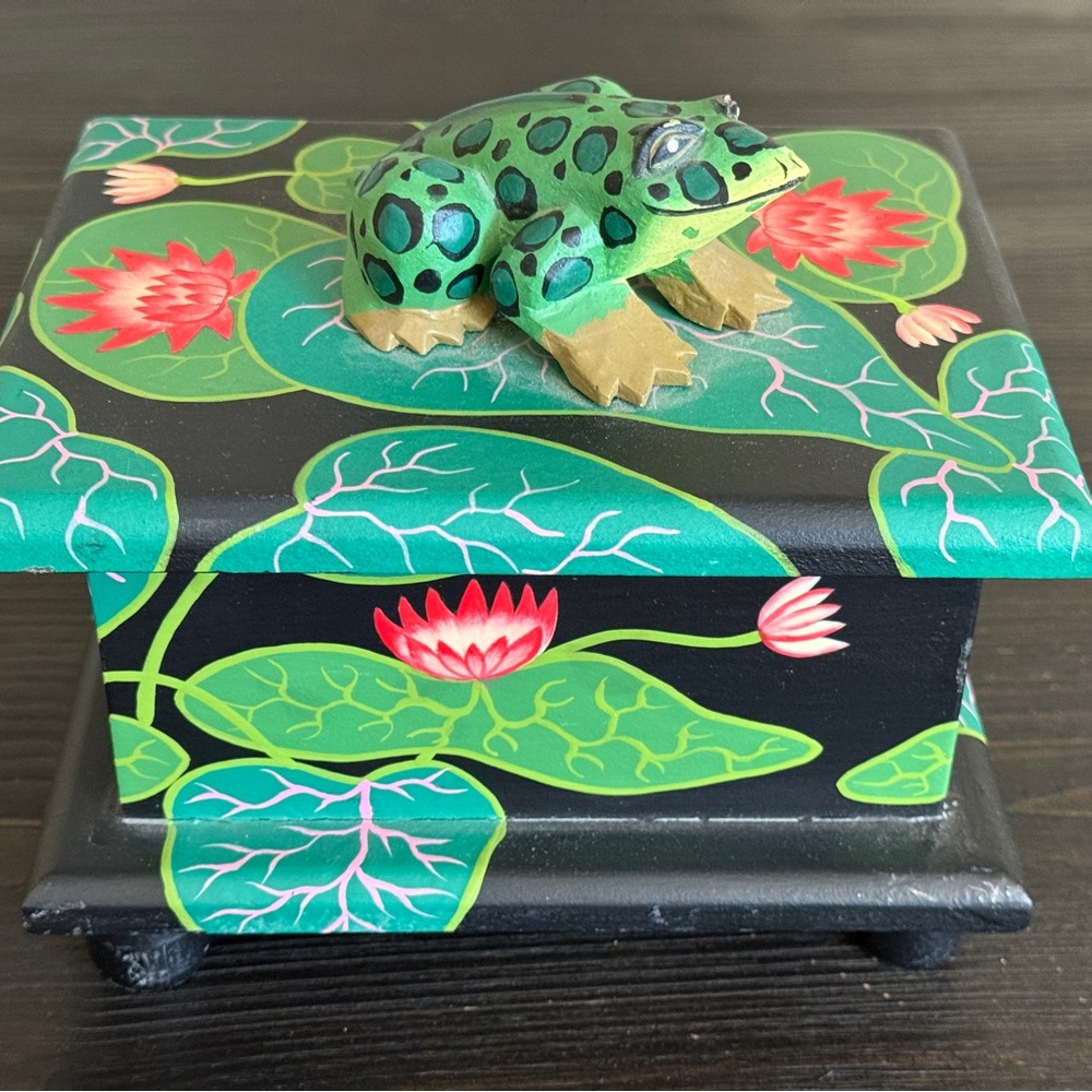 Vintage Carved Painted Frog on Hinged Wood Box Folk Art Rustic Decor Rare Find